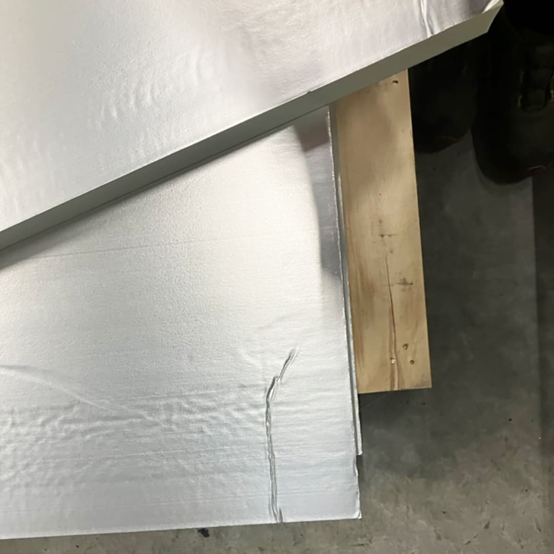 性能上良品ですが凹みがあります。