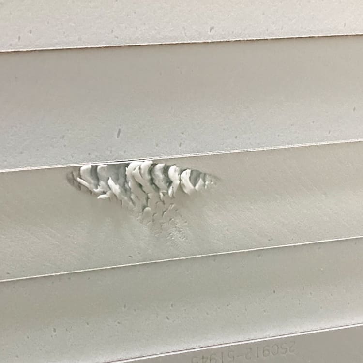 性能上良品ですが傷があります。