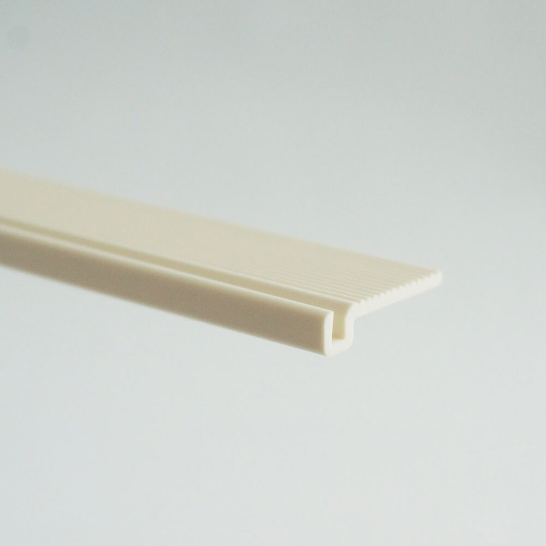 チリカバー15 オフホワイト TRC2FW【ケース販売】50本入 引戸枠カバー・居室窓枠カバー専用部材 リフォームカバー工法 フクビ化学工業
