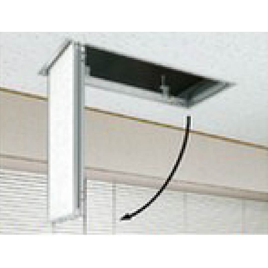 開閉方向は長手方向が下がります。