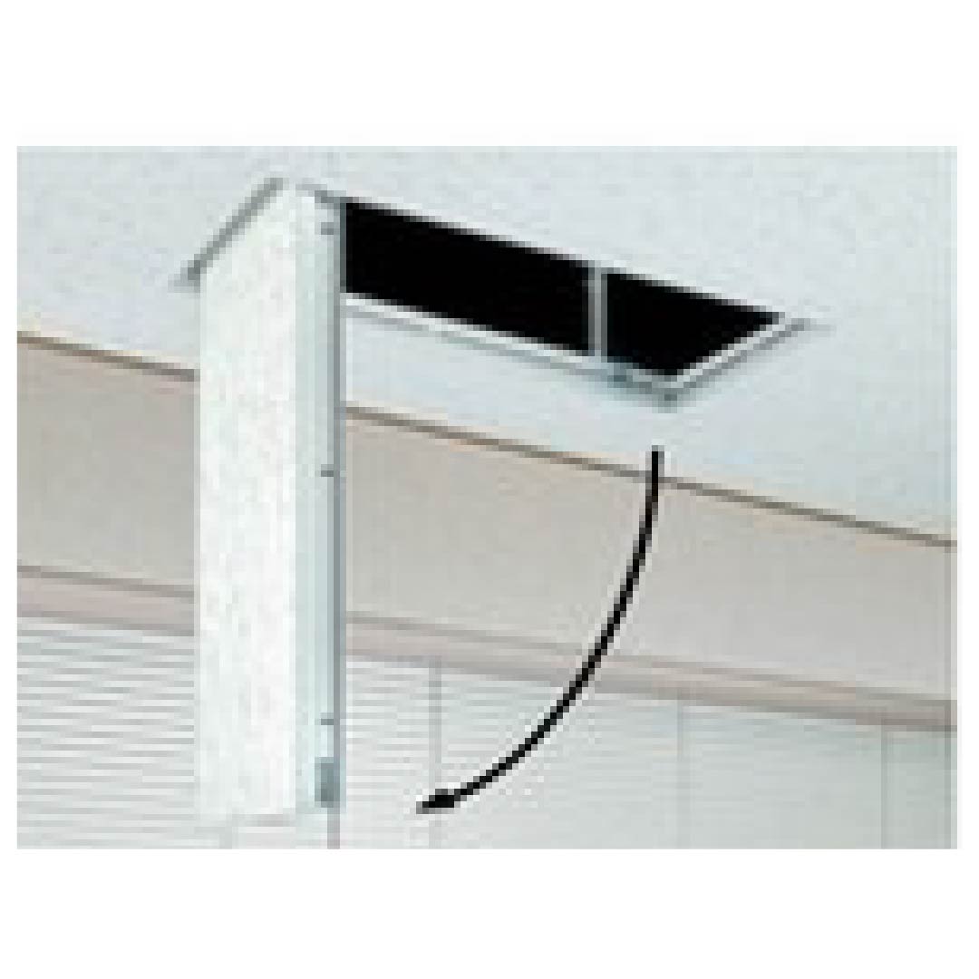 開閉方向は長手方向が下がります。