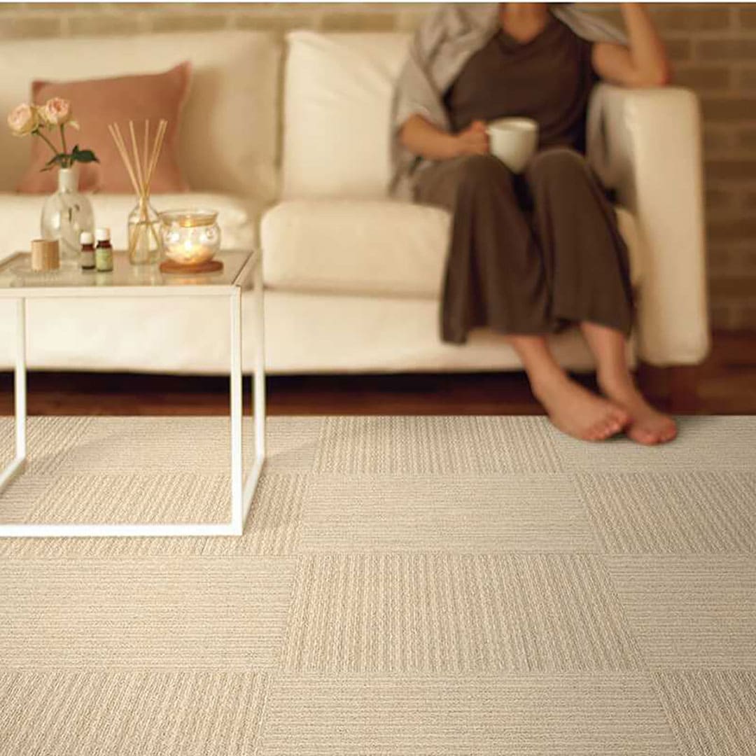 ニューピタコ アイボリー NP401【ケース販売】12枚入 タイルカーペット 裏面吸着タイプ 東リ【法人送料無料】