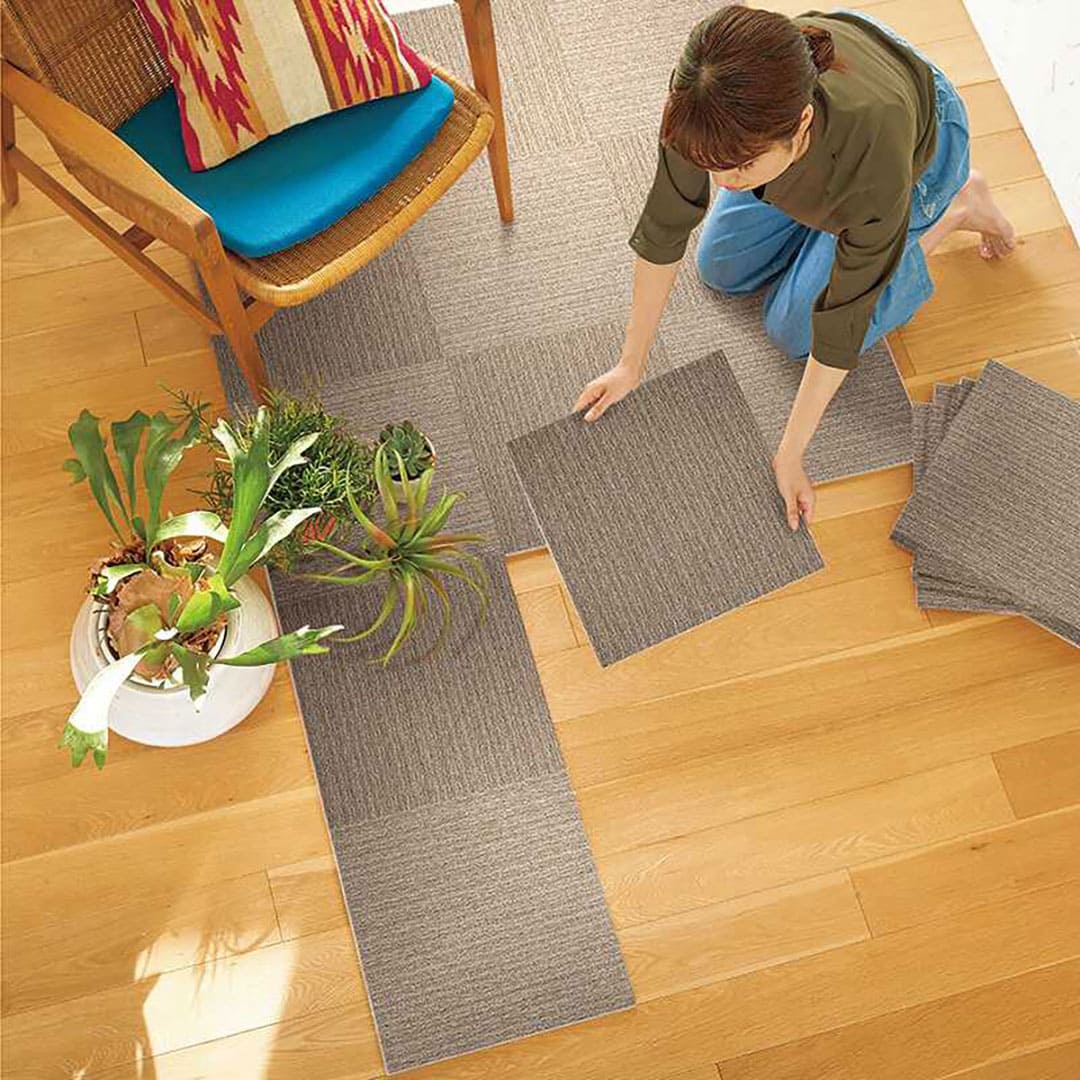 ニューピタコ グレージュ NP403【ケース販売】12枚入 タイルカーペット 裏面吸着タイプ 東リ【法人送料無料】